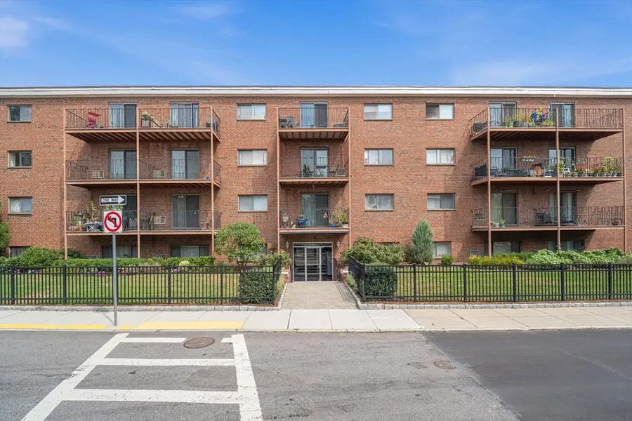 26 Waverly St #405, Boston, MA 02135 - #2