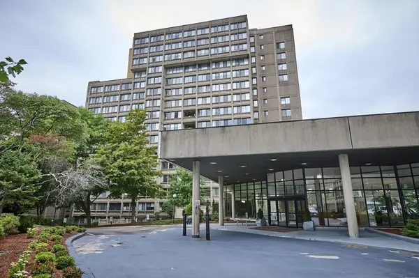 250 Hammond Pond Parkway #609S, Newton, MA 02467