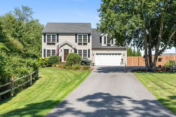 380 N Wheaton Ave, Seekonk, MA 02771