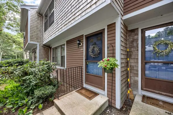 195 Falmouth Rd #2D, Mashpee, MA 02649