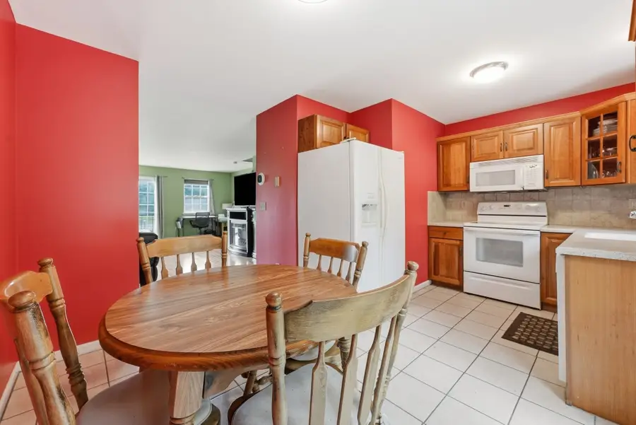 17 Waters Edge #17, Ludlow, MA 01056 - #3