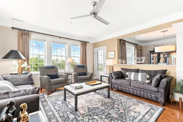15 Morgan Dr #401, Natick, MA 01760