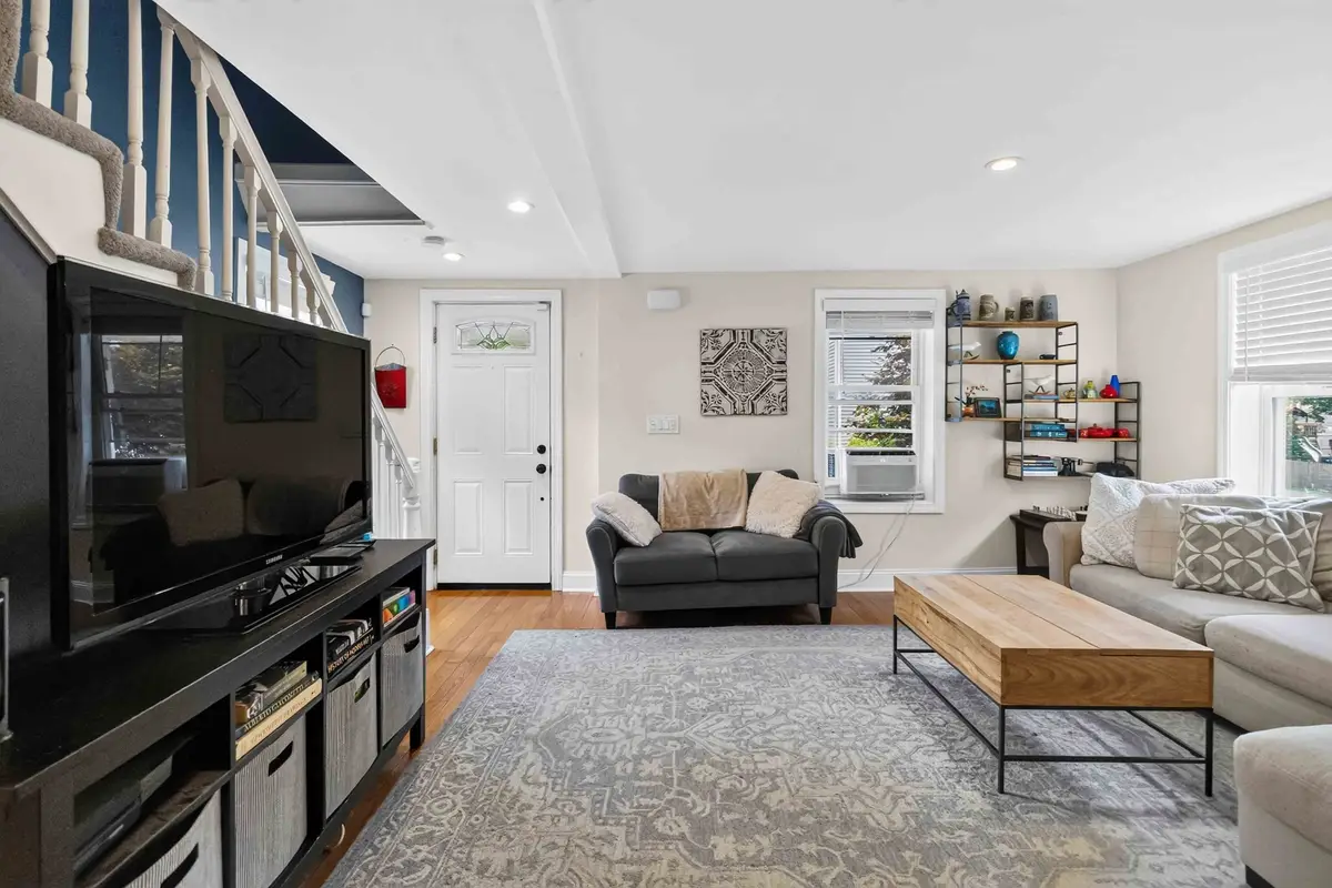 6 Carter Pl, Woburn, MA 01801 - #1