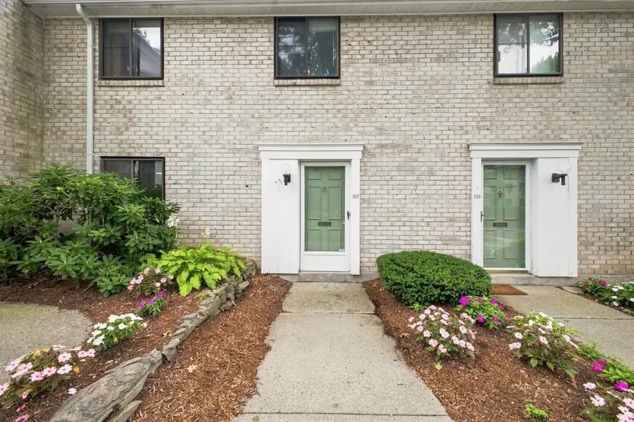 95 Commons Dr #107, Shrewsbury, MA 01545 - #3