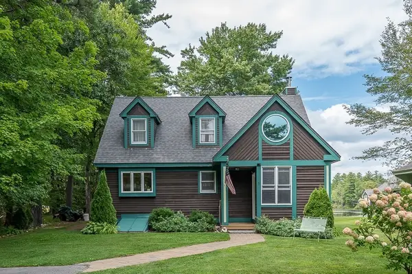 5 Abenaki St, Hubbardston, MA 01452