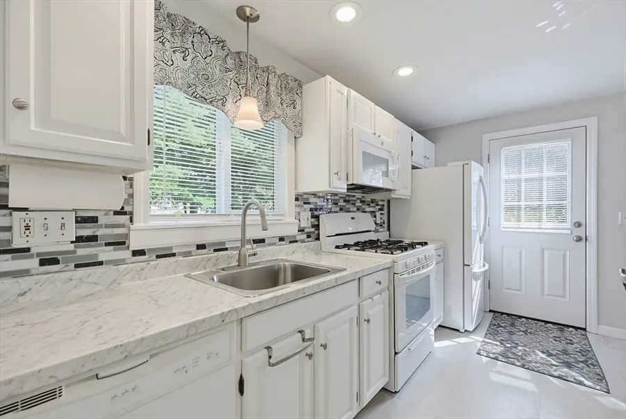 14 Carol Dr #14, Franklin, MA 02038 - #3