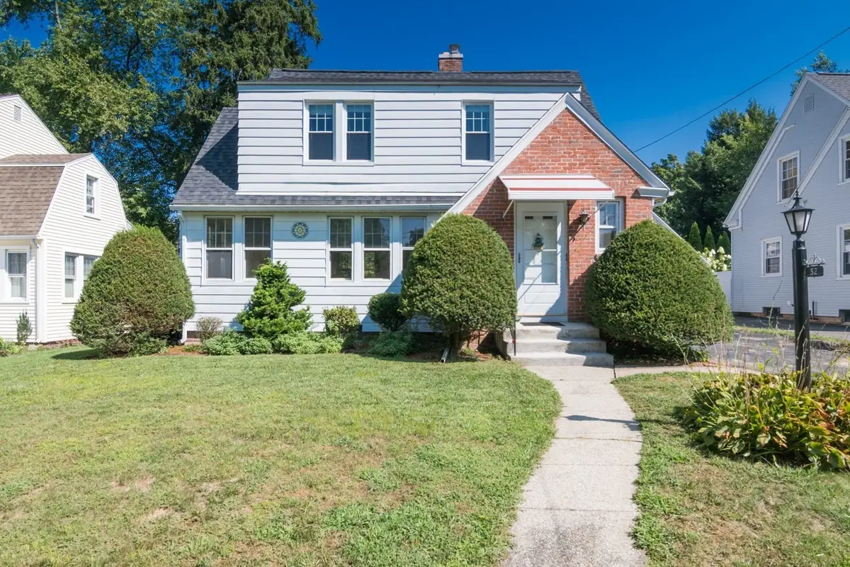 32 Elmwood Ave, Longmeadow, MA 01106 - #1
