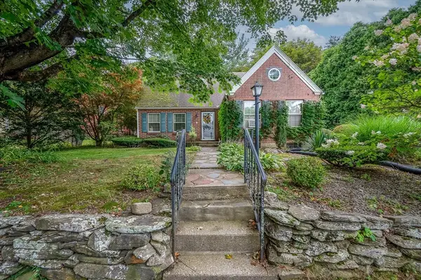 7 Virginia Rd, Worcester, MA 01602