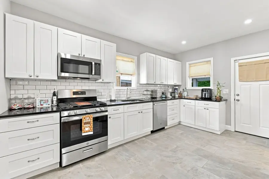 93 Parker St, Chelsea, MA 02150 - #3