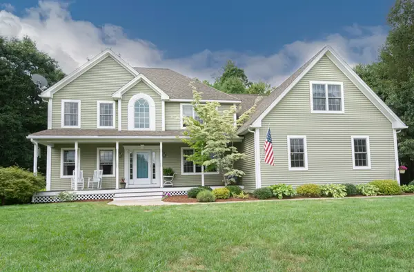 107 Old School House Rd, Oakham, MA 01068