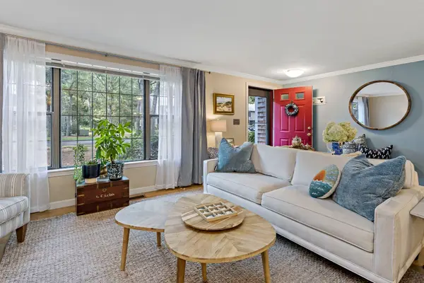 195 Falmouth Rd #3F, Mashpee, MA 02649