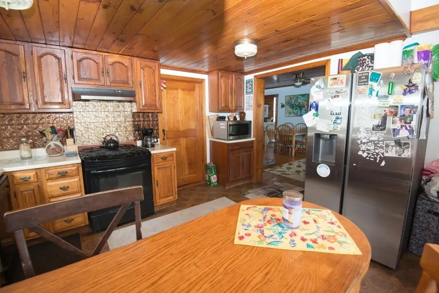 11 Maple St, Chester, MA 01011 - #2