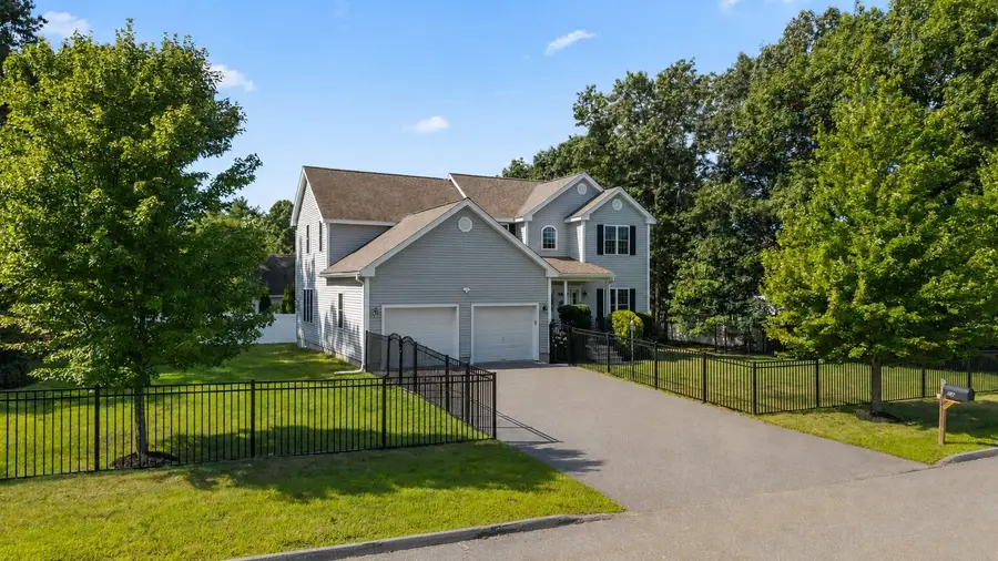 22 W Ledge Rd, Clinton, MA 01510 - #2