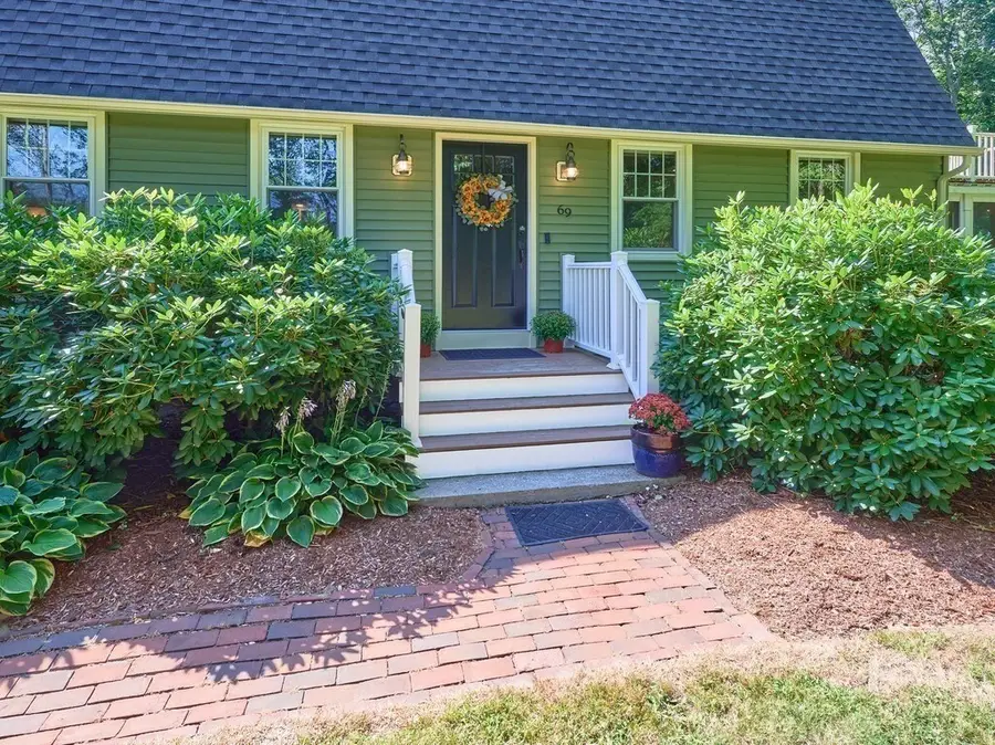 69 Walnut St, Upton, MA 01568 - #2