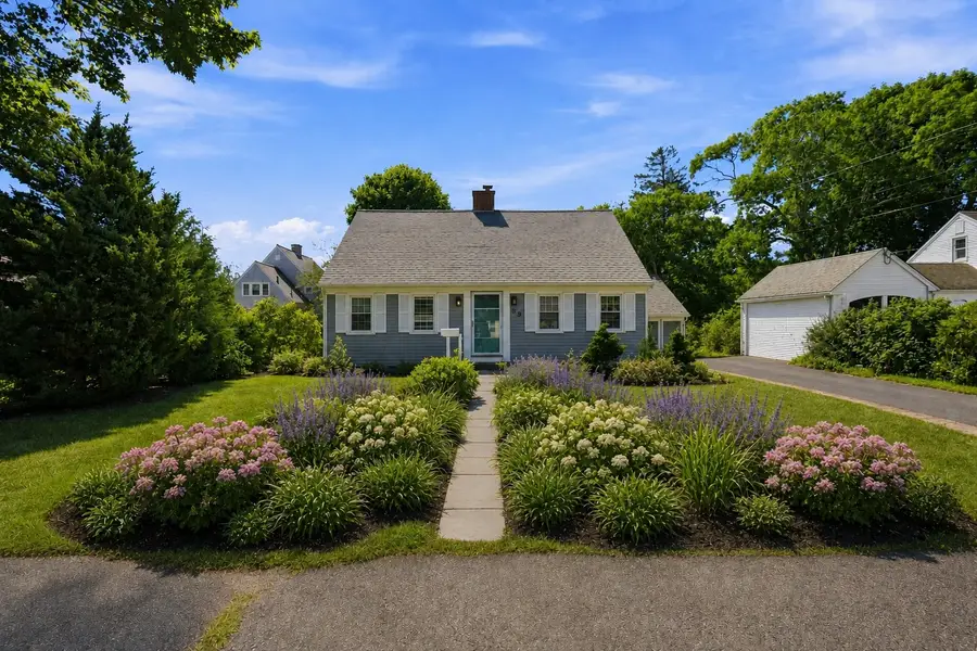 35 Walnut St, Hyannis, MA 02601 - #2