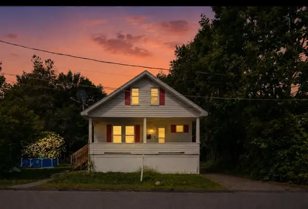 8 Wickman Dr, Gardner, MA 01440