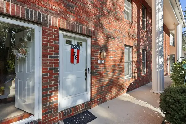 3 Castle Hill Rd #E, Agawam, MA 01001