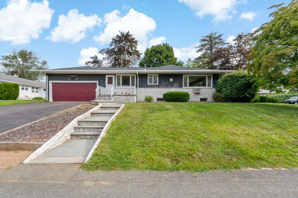 7 Harold Ave, Somerset, MA 02726 - #1