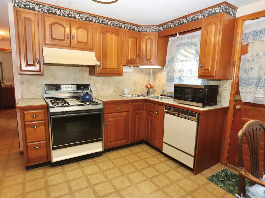36 Revere St, Worcester, MA 01604 - #2