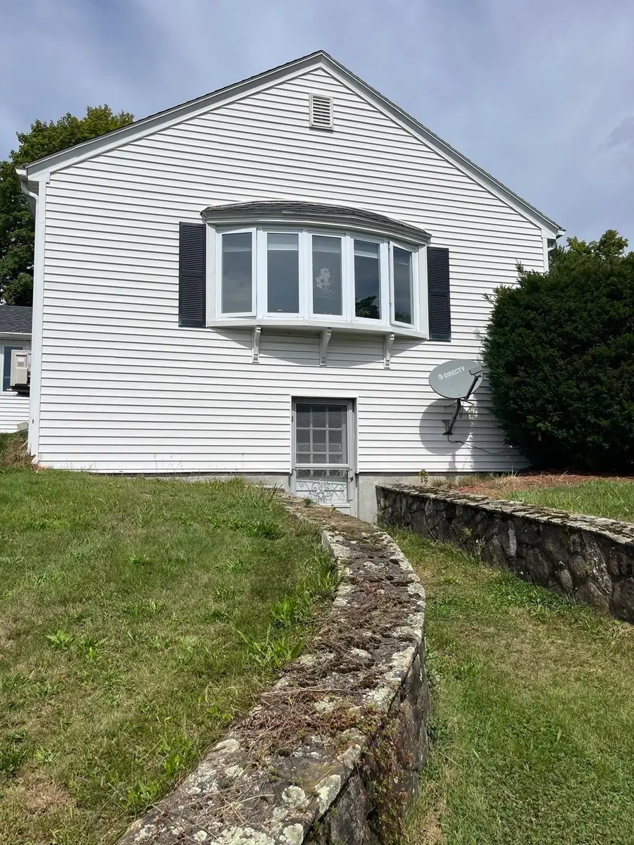 18 Crown St, Spencer, MA 01562 - #3