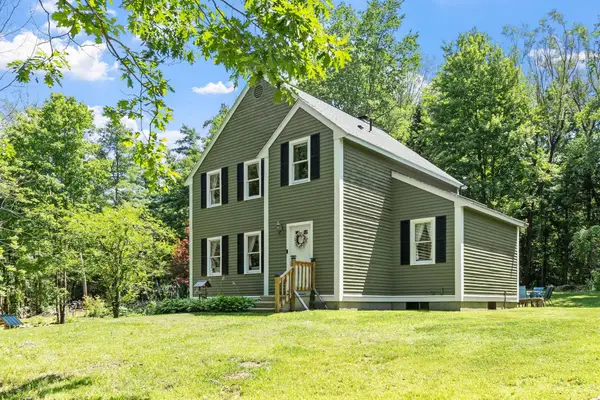 27 Natty Pond Dr, Hubbardston, MA 01452