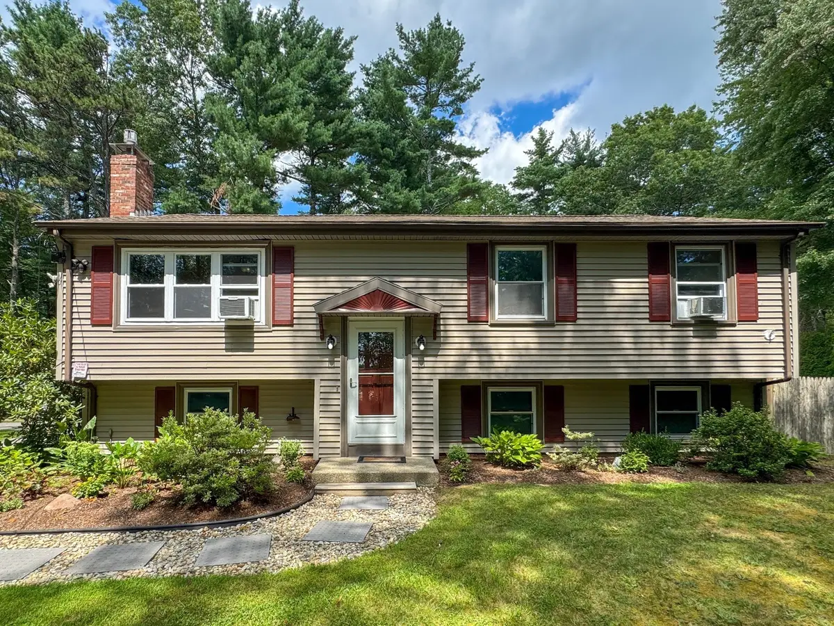 617 Marys Pond Rd, Rochester, MA 02770 - #1