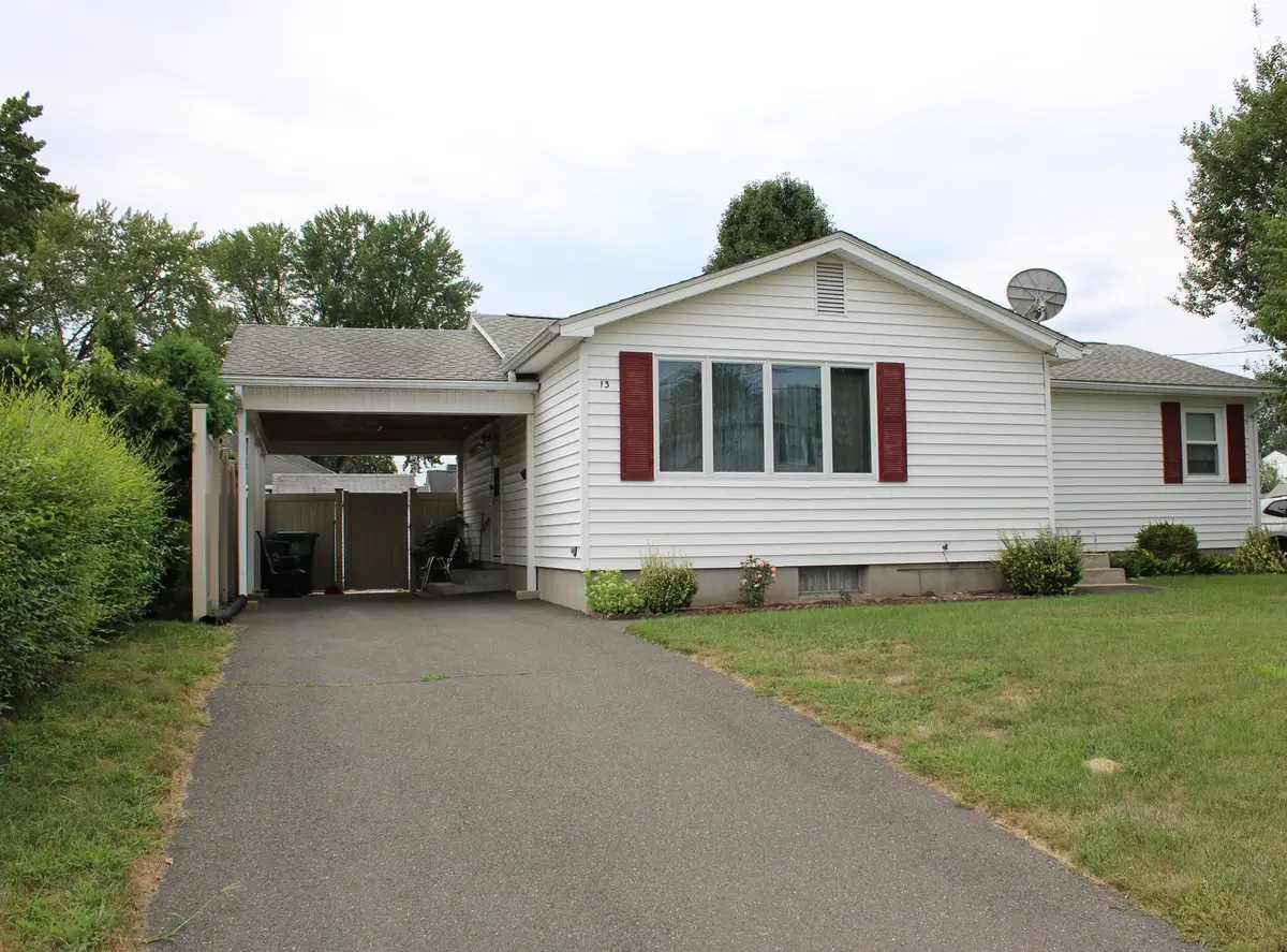 13 Narragansett Blvd, Chicopee, MA 01013 - #1