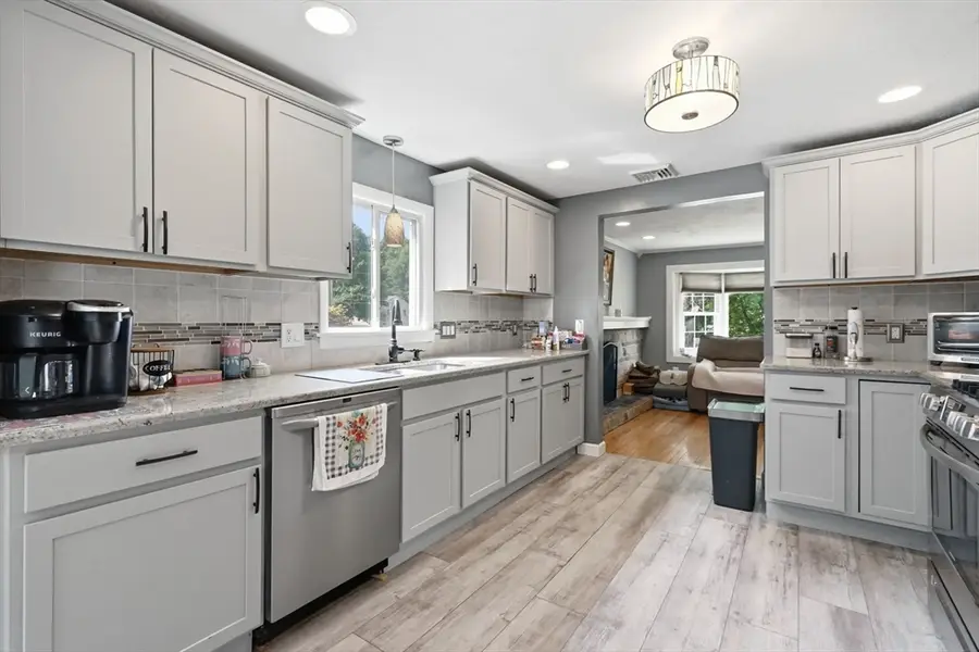 31 Sunset Terrace, Feeding Hills, MA 01030 - #3