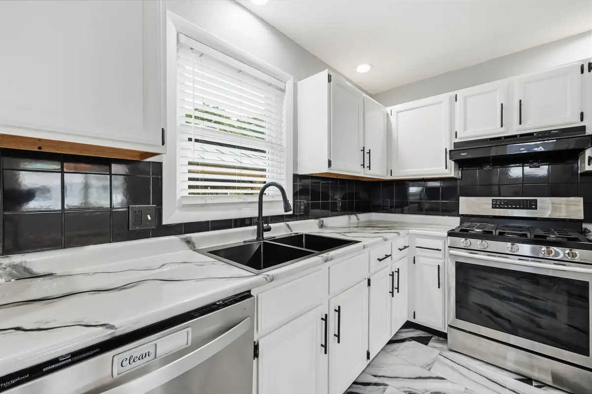 5 Timber Ln, Holyoke, MA 01040 - #1