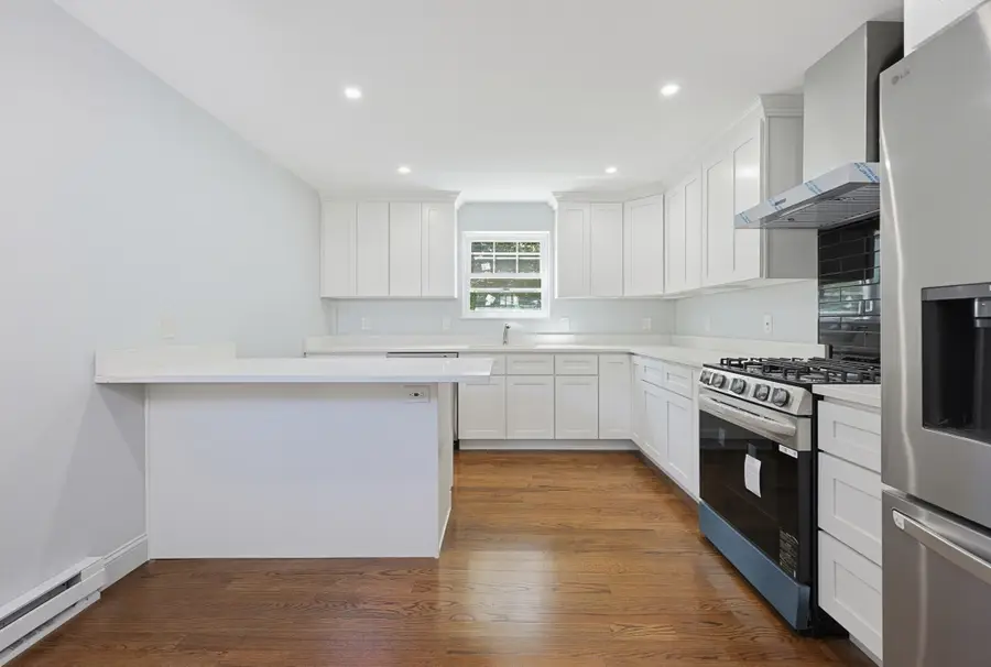28 Hazelnut Pl, Dedham, MA 02026 - #3