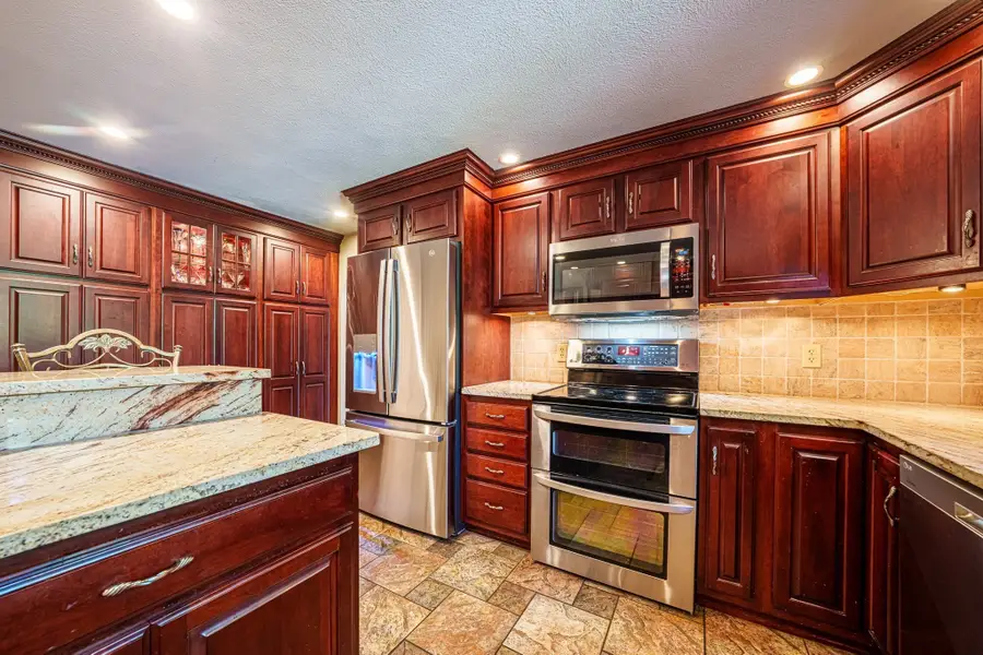 12 Clarridge Circle, Milford, MA 01757 - #3