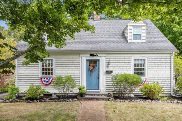 21 Bond St, Reading, MA 01867