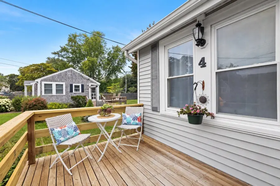 4 Wharf Ln, Kingston, MA 02364 - #2