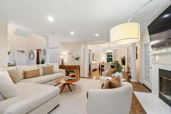 25 Pickman Dr, Bedford, MA 01730