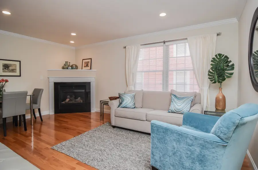 112 Porter St #5, Melrose, MA 02176 - #3