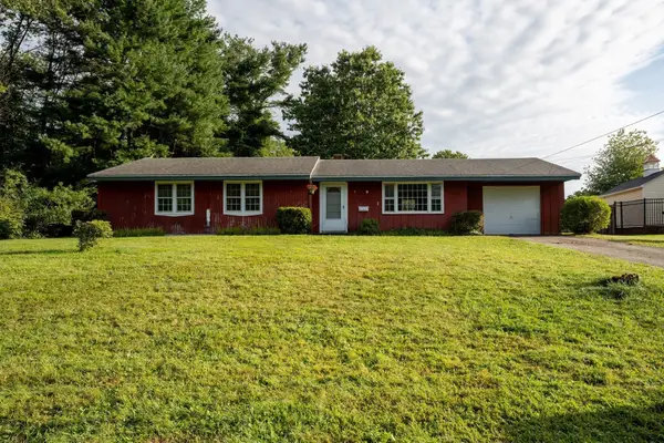 9 Lynnwood Ave, Swansea, MA 02777