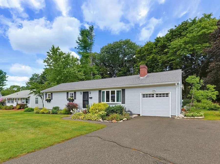 4 Willow St, Franklin, MA 02038 - #2