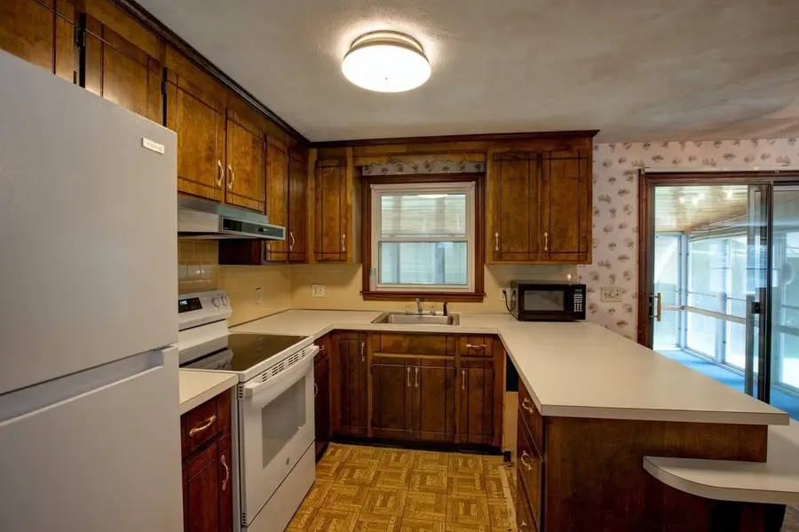 67 Ivy Ln, Whitinsville, MA 01588 - #3