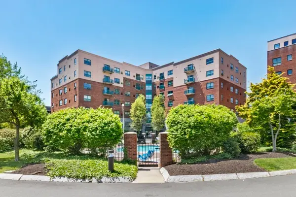 175 Cottage St #504, Chelsea, MA 02150