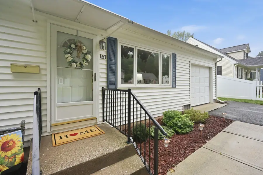 161 Wolcott Ave, West Springfield, MA 01089 - #2