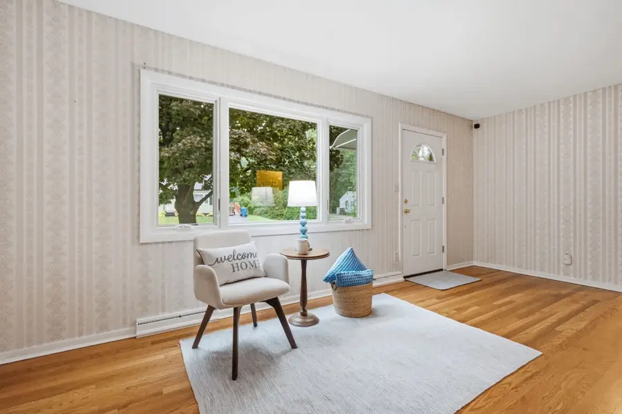 161 Wolcott Ave, West Springfield, MA 01089 - #3