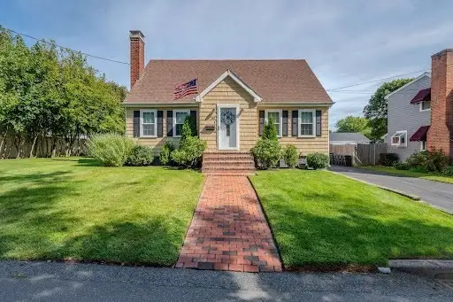 282 Longhill Ave, Somerset, MA 02726