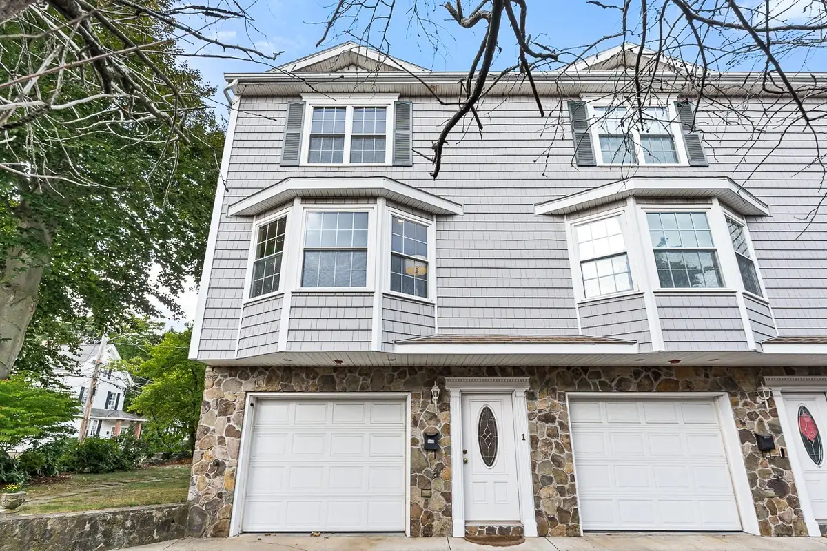 37 Pond St #1, Waltham, MA 02451 - #1