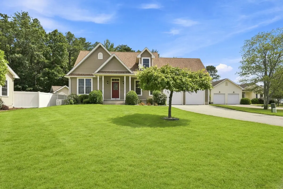 33 Caddyshack Dr, Chicopee, MA 01020 - #1