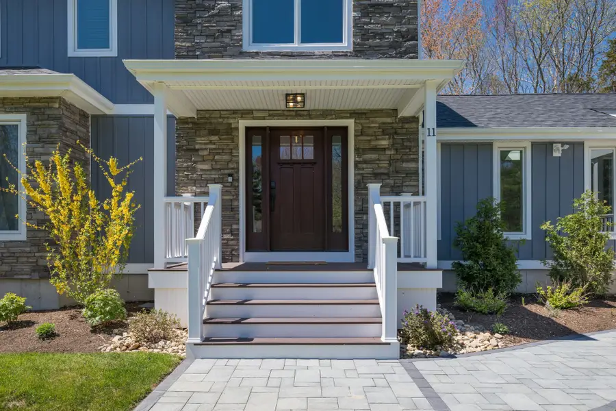 11 Walnut St, Assonet, MA 02702 - #3