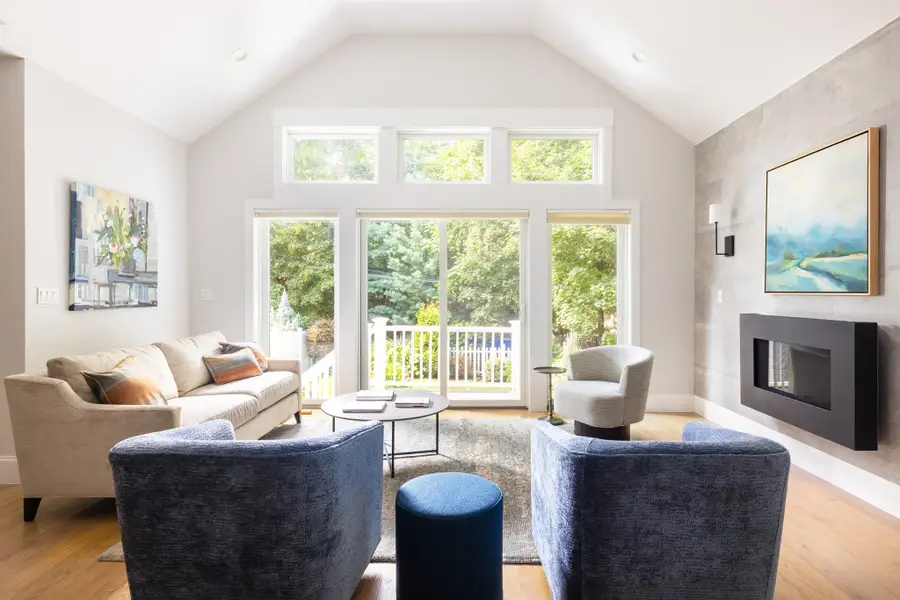 321 Lake Ave, Newton, MA 02461 - #3