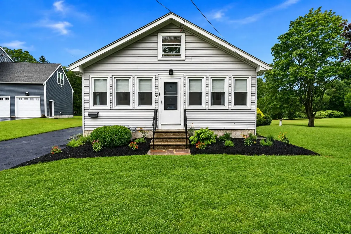 52 Calef Ave, Swansea, MA 02777 - #1