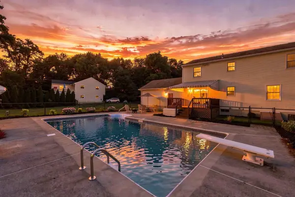 89 Zachary Ln, Agawam, MA 01001