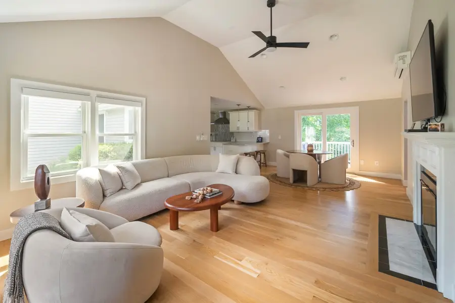 109 Country Ln, Westwood, MA 02090 - #3