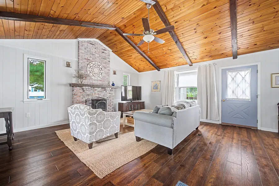 592 Pond St, Franklin, MA 02038 - #3